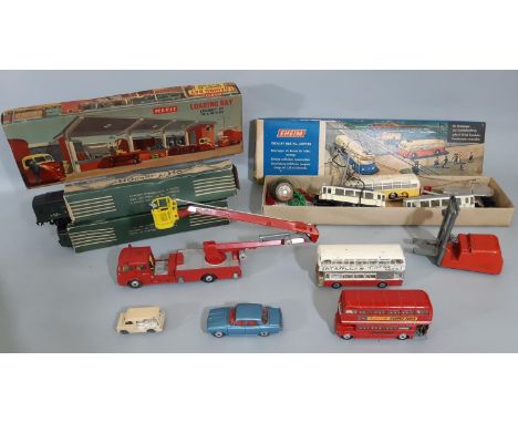 Mixed lot of boxed model railway items including Loading Bay assembly Kit by Merit (unchecked and appears un-started), 2 Horn