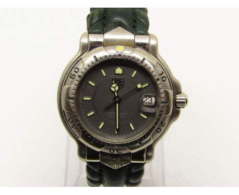 Vintage mid size unisex Tag Heuer Professional 200 metres Quartz Sports watch, black dial with lume baton markers and hands, 
