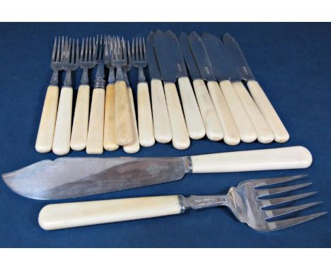 Good quality 1930s silver and bone handled fish cutlery set comprising eight knives, eight forks (one a plated replacement) a