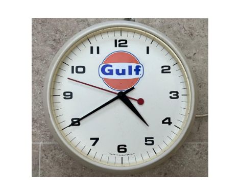 Electric self-starting movement. Arabic numerals and sweep seconds hand.&nbsp;Click here for more details and images