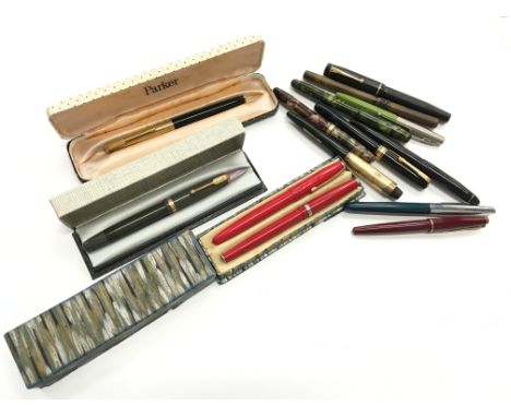A collection of vintage fountain pens to include a Waterman's W5, a boxed Parker 61 Rainbow cap fountain pen and various othe