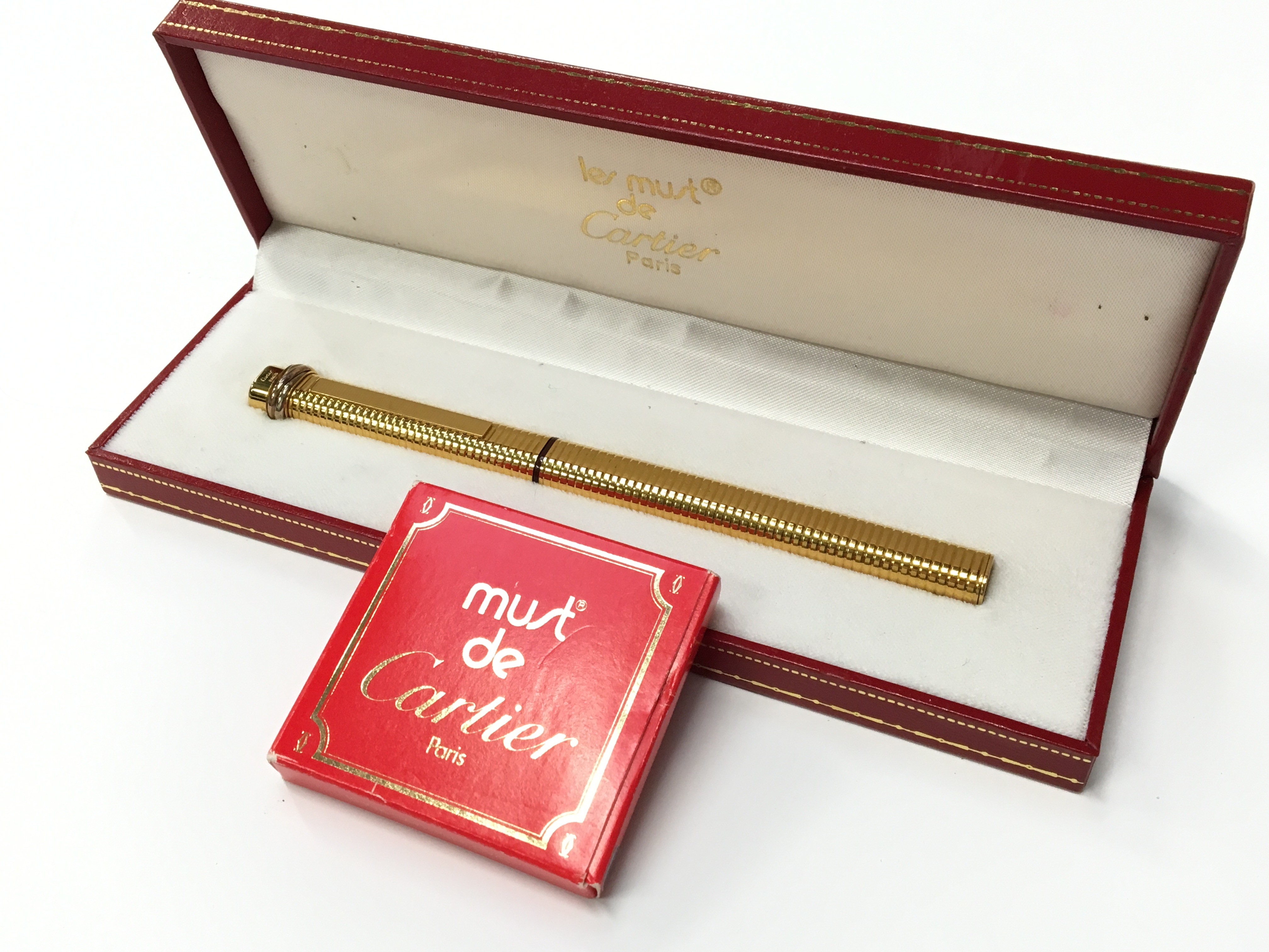 A Must De Cartier Vendome Fountain Pen In Plaque Or G Lined Pattern