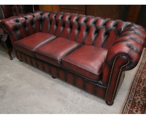 Red leather 3 seater Chesterfield sofa settee in very good condition.