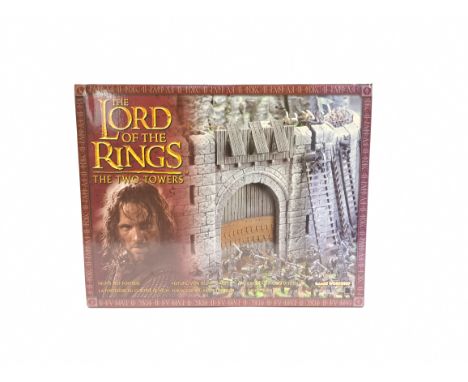 Games Workshop The Lord of the Rings - The Two Towers Helm's Deep Fortress. Excellent in Excellent Packaging&nbsp;