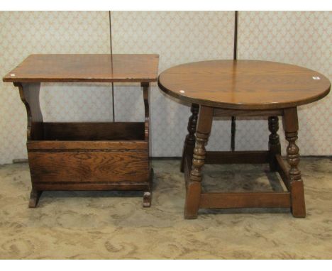 A pair of good quality reproduction Windsor hoop and stick back dining chairs with pierced vase shaped splats, over saddle se