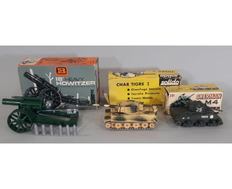 Britains model 18" Heavy Howitzer in original box with 6 shells together with boxed model tanks Sherman M4 and Char Tigre I b