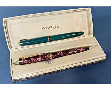 A vintage Parker Victory fountain pen with 14k nib and a further Parker fountain pen with 14k nib 