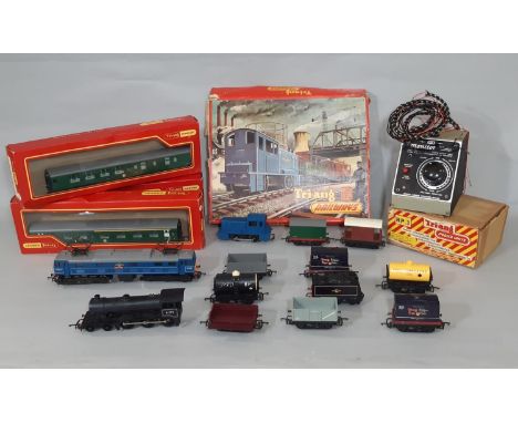 Collection of Triang 00 gauge railway locomotives and rolling stock including box set RS45 (AF and incomplete), Triang Pantog