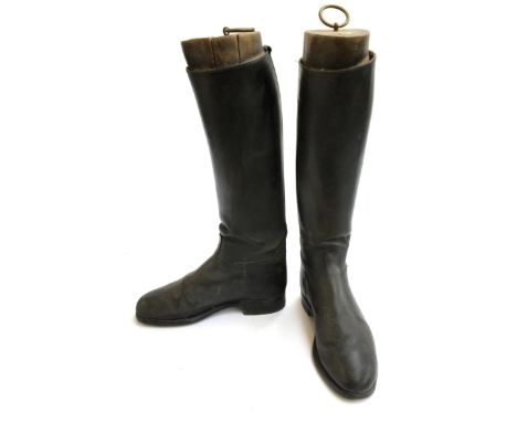 A pair of David Davies black leather gent's hunting boots, with Jackson of Grosvenor Street trees, size 8/8.5 