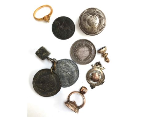 A number of hunting related curios, including two fobs, one with running fox set in yellow metal, the other monogrammed HW in