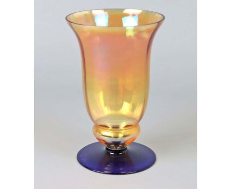 Trichtervase um 1920/30 wohl WMF, bernsteinfarbiges, leicht lüstrierendes Glas optisch facettiert nach oben ausschwingend mun