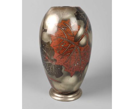 Art Deko WMF - Ikora Vase 1936 Metall Turmmarke WMF-Ikora, Art Deco Enturf von Paul Haustein um 1936, ovoider Vasenkorpus mit