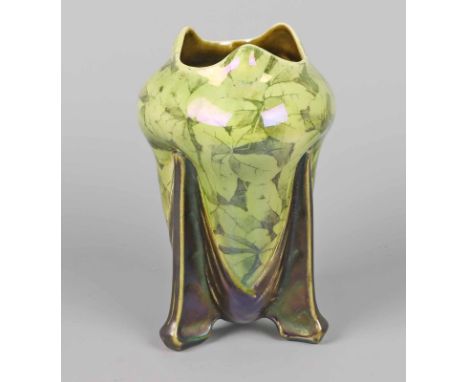 Jugendstil Keramik Vase um 1910 Keramik ungemarkt, wohl Zsolnay Porzellanmanufaktur AG ist ein Porzellan- und Majolika-Herste