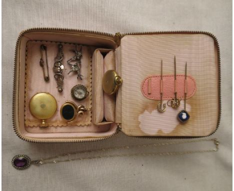 Jewellery box with 18ct gold horseshoe and pearl stick pin, compass, swivel seal, gold plated lockets etc