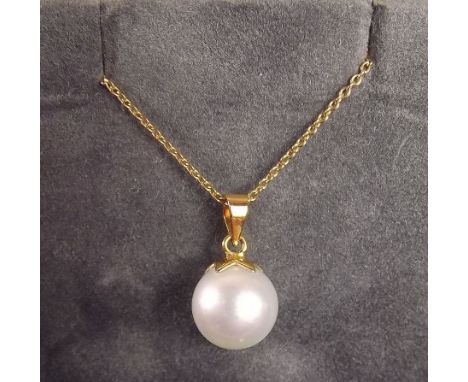 A large single pearl pendant on 18 carat gold chain (the pendant 2.3g and chain 1.8g)