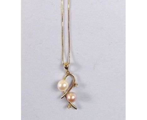 A 9 carat gold pearl pendant on 9 carat gold chain