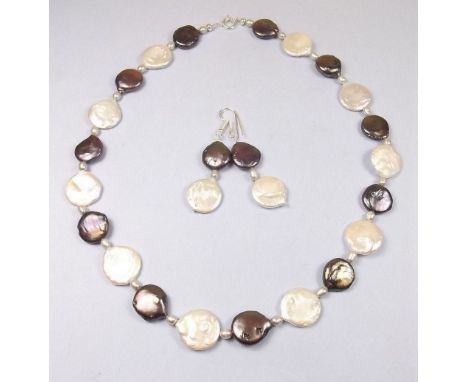 A set of 'coin pearl' and earrings and necklace