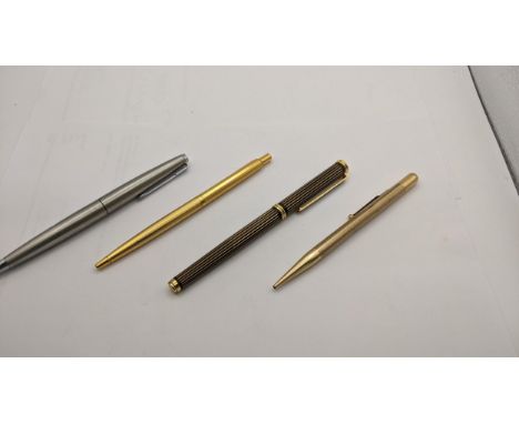Four pens to include a Parker biro, a gold coloured propelling pencil, a parker Fountain pen and gold coloured and black lacq