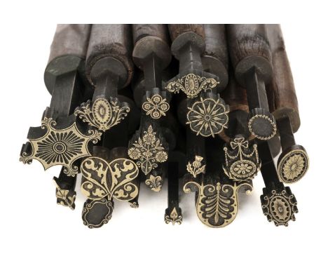 * Decorative finishing tools. 18 brass decorative finishing tools, comprising centre tools, makers include De Lacy, Hicks, Pa
