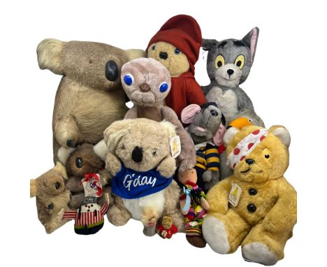 A collection of vintage teddy bear toys to include: a handmade Paddington with felted coat and hat, a 1982 Universal Studios 