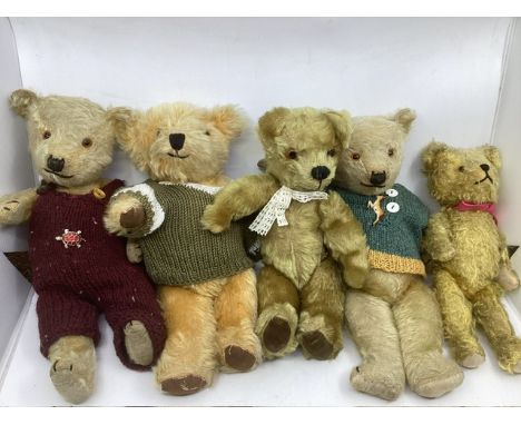 Antique teddy bears group x 7 vintage pieces to include chiltern and chad valley vintage types in good condition with some ha