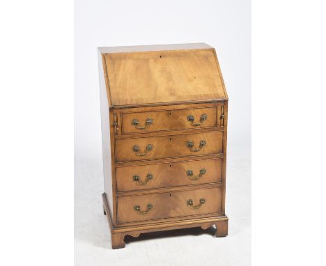 A good quality Georgian style mahogany bureau, mid 20th CenturyThe rectangular crossbanded fall front enclosing a compartment