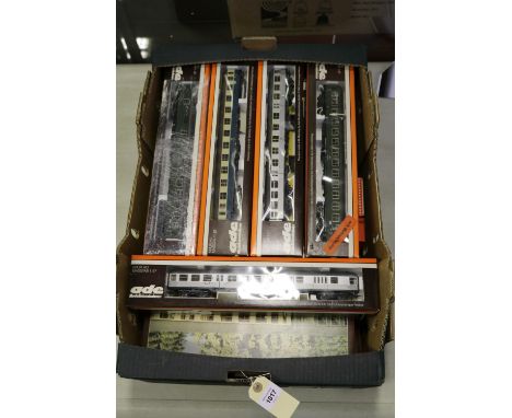 9 German ade Modelleisenbahen coaches. 4x unmade kits, 4 'Modell-D-Zugwagen' 2x B3001, B3002 and B3161. Together with 5x norm
