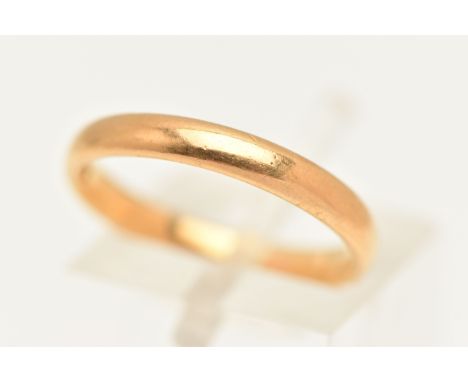 A POLISHED 22CT GOLD BAND RING, approximate band width 2.7mm, hallmarked 22ct London, ring size K 1/2, approximate gross weig