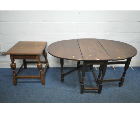 A 20TH CENTURY OAK GATE LEG TABLE, raised on turned legs, open width 150cm x closed width 45cm x depth 91cm x height 76cm, al