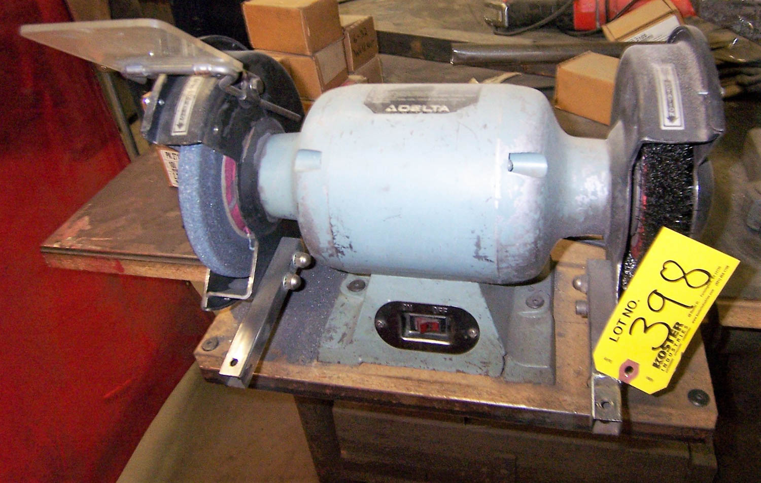 DELTA 8" DOUBLE END BENCH GRINDER