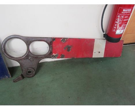 An Home signal arm on a LMS stamped bracket, missing aspects 