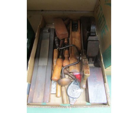 A tray of mixed carpenters tools 