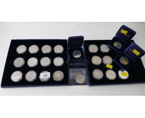 Collection of commemorative £5 coins - 2001, 2002, 2006, Queen Victoria 1889 silver crown