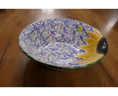 Poole Pottery bowl decorated with sunflower 