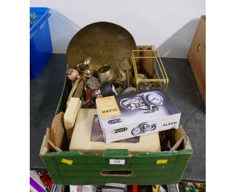 Box of brassware, vintage AA car badge, Spanish jewellery box etc