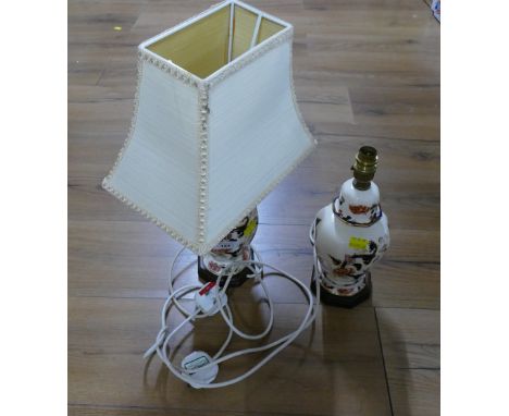 Pair of Masons Mandalay pattern lamps 