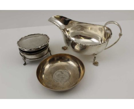 WALKER &amp; HALL A GEORGIAN DESIGN SILVER SAUCE BOAT, raised on trefid supports, Sheffield 1921, together with A SILVER STUD