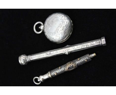 AN EDWARDIAN SILVER PLATED SOVEREIGN HOLDER, the sprung cover decoratively chased, with suspension ring, together with TWO PR