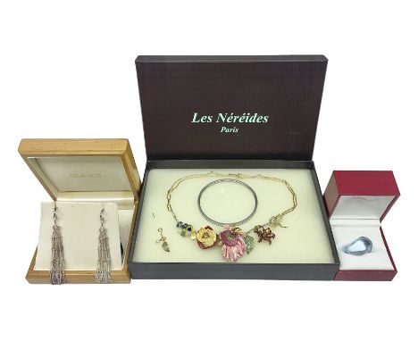 Pair of silver Links of London pendant stud earrings, Baccarat ring, Les Nereides flower, bee and dragonfly necklace and a Sw