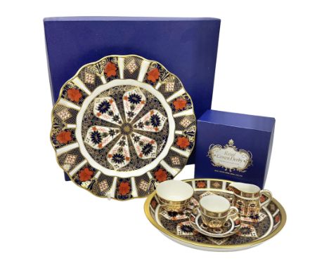 Royal Crown Derby Imari pattern cabaret set, comprising tray, milk jug, sucrier, tea cup and saucer, together with matching p