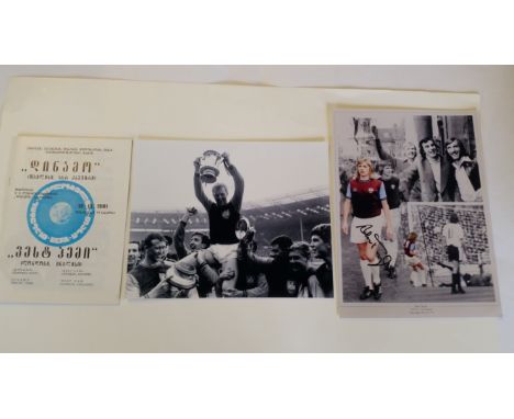 FOOTBALL, West Ham United selection, Inc. Bobby Moore commemorative covers (4); prints, 1964 FA Cup Final (6), Bobby Moore; s