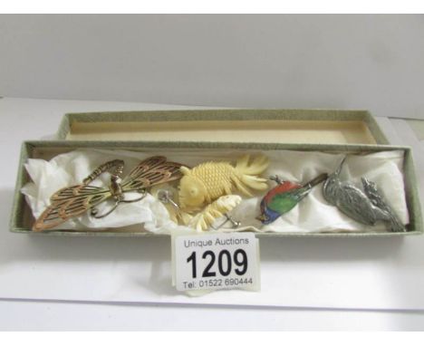 A mixed lot of animal jewellery circa 1950's including enamel bird, fish brooch, butterfly etc.