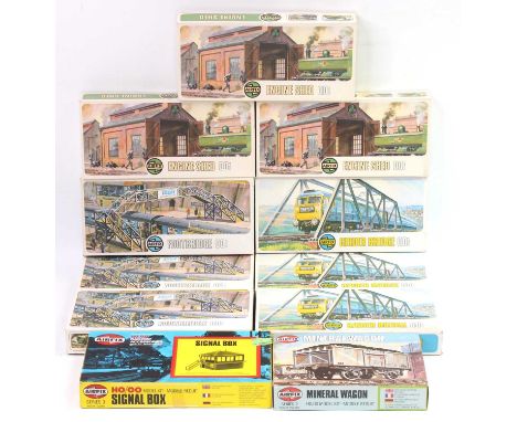 11 various boxed Airfix H0/00 scale plastic wagon and lineside accessory kits, all as issued to include mineral wagon, engine