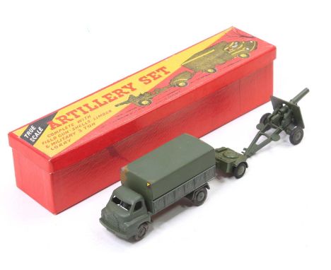 True Scale England boxed Artillery Set comprising of a Bedford 3 Ton Lorry, field gun and associated Dinky Toys Limber, sligh