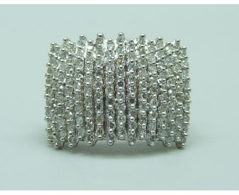 A 9ct gold and diamond ring, 4.1g, L