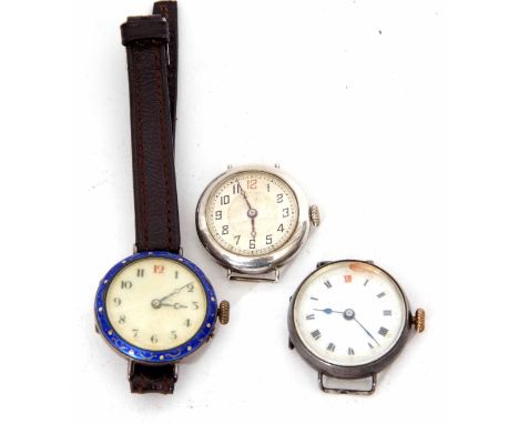 Mixed Lot: comprising a Swiss silver cased early 20th century wrist watch, the jewelled movement with cylinder escapement to 