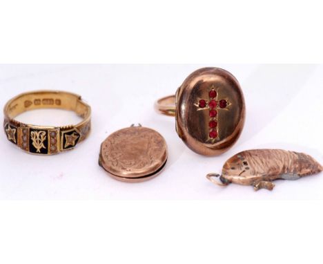 Mixed Lot: 15ct gold and enamel mourning ring, engraved 1894 (a/f), a 9ct stamped back and front locket, a yellow metal locke