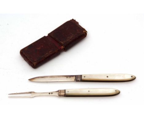 Early 19th century English cased folding fruit knife and fork, the plain and polished mother of pearl grips, blades and tines