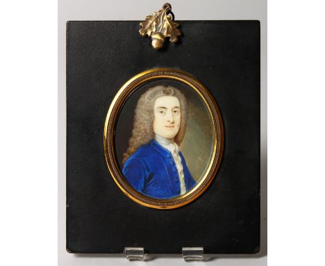 18TH CENTURY ENGLISH SCHOOL, PORTRAIT OF A GENTLEMAN, wearing a wig and a blue coat. 3ins x 2.5ins.