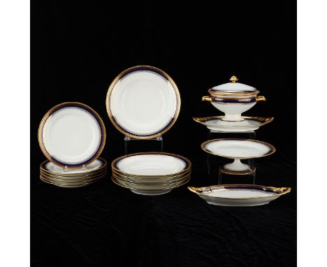 William (Guillaume) Guerin, Limoges, France. Porcelain dinner set including six dinner plates, six salad plates, one tazza or